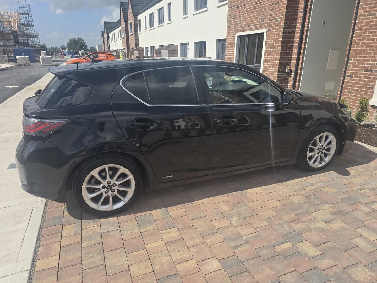 Lexus CT200h 2013 - Image 2