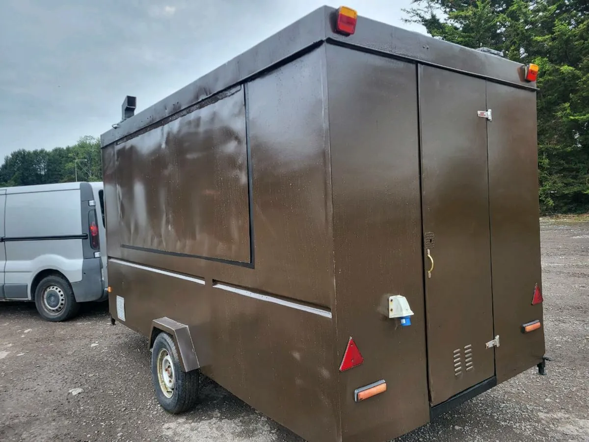 Catering trailer - Image 1