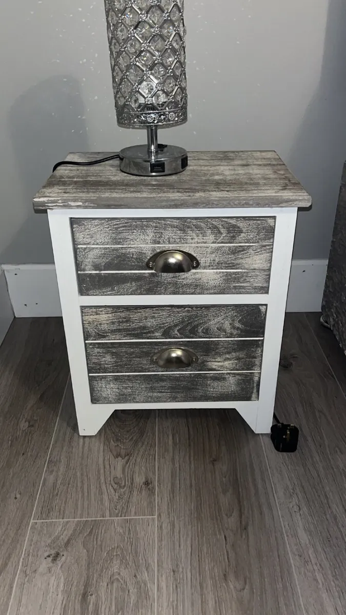 Bedside lockers