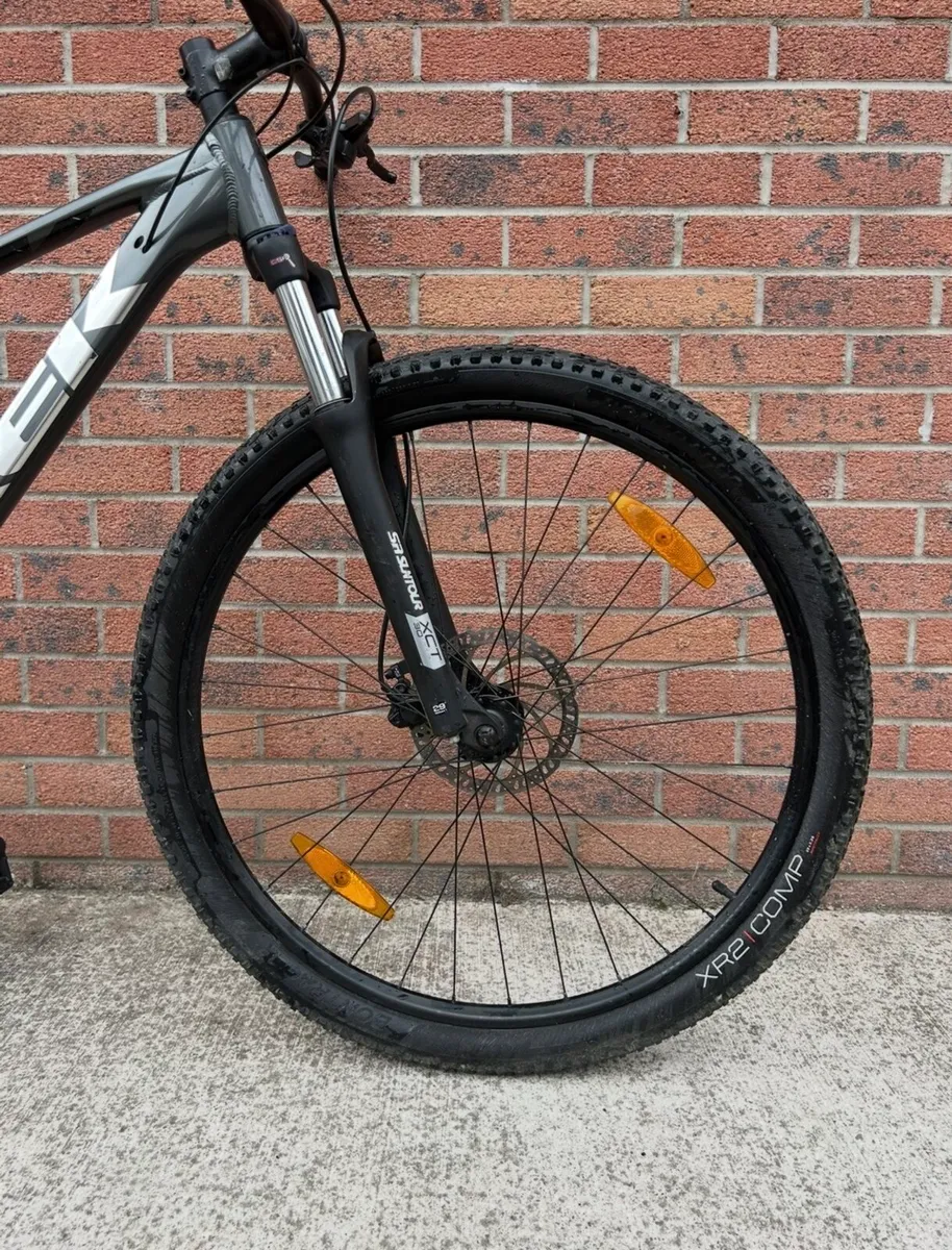Trek Marlin 5 Mountain Bike - Image 3