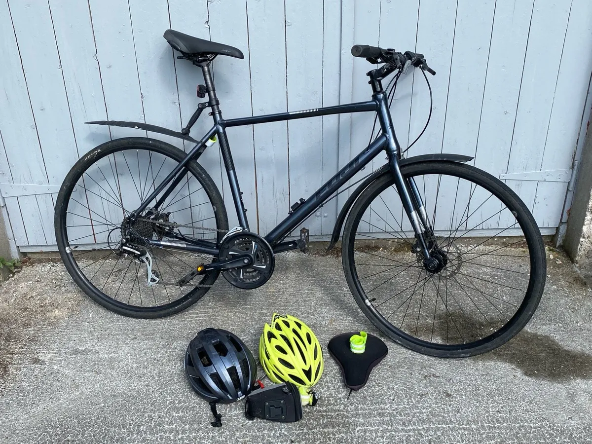 Male bike 28’ with gadgets - Image 1