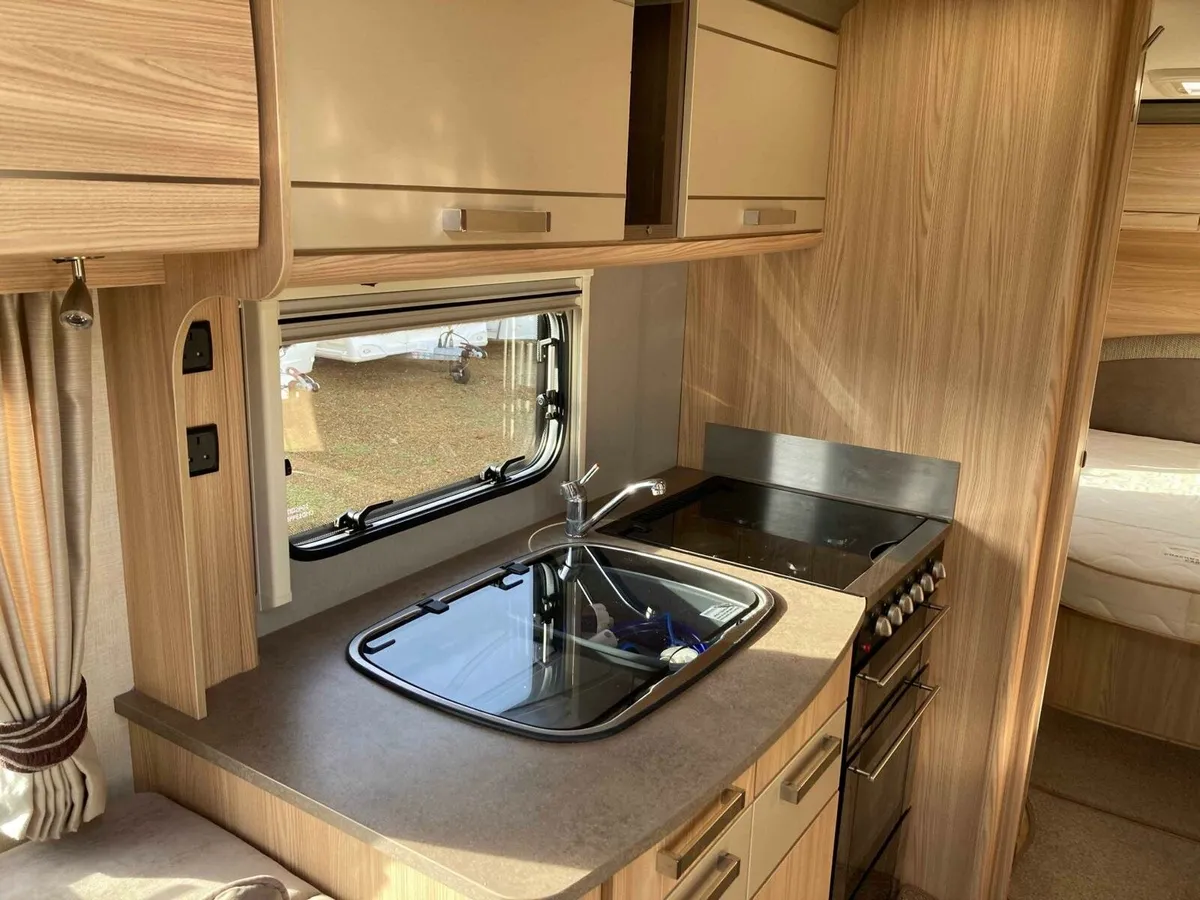 Coachman pastiche - Image 4