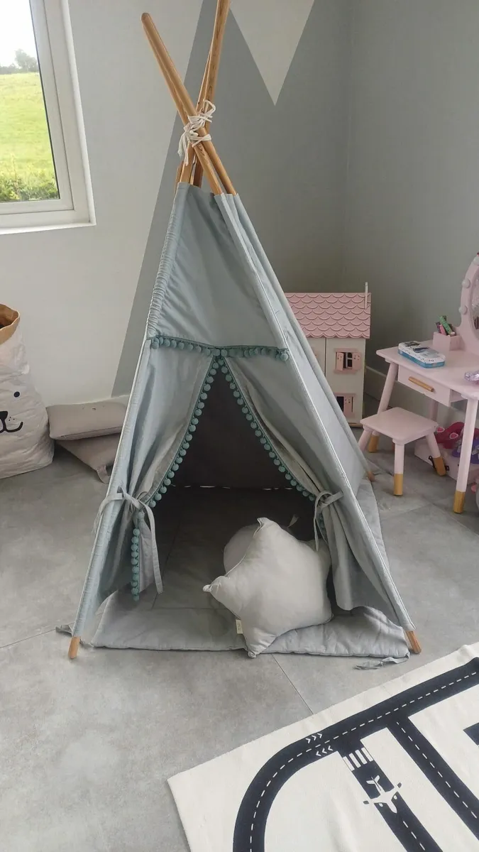 Teepee tent and cushions - Image 1