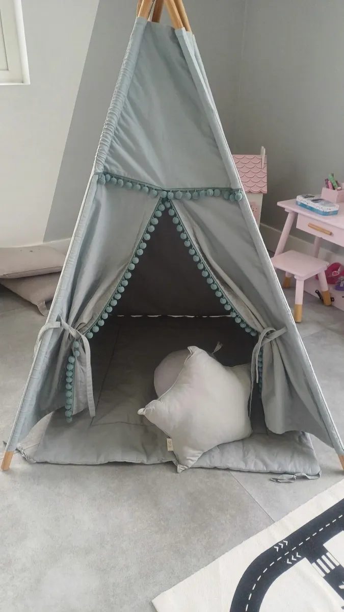 Teepee tent and cushions - Image 2