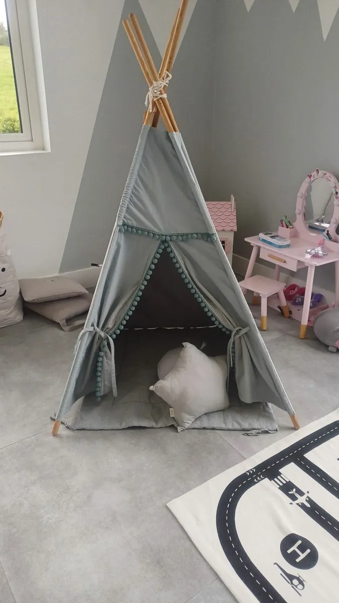 Teepee tent and cushions - Image 4