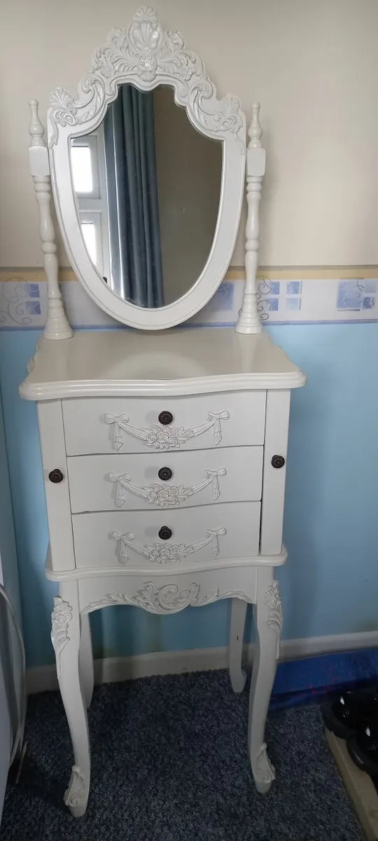 Bedroom mirror and drawers - Image 3