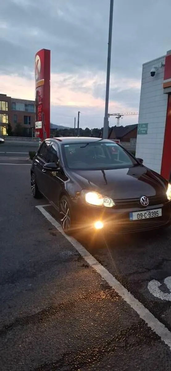 2009 Volkswagen Golf - Image 1