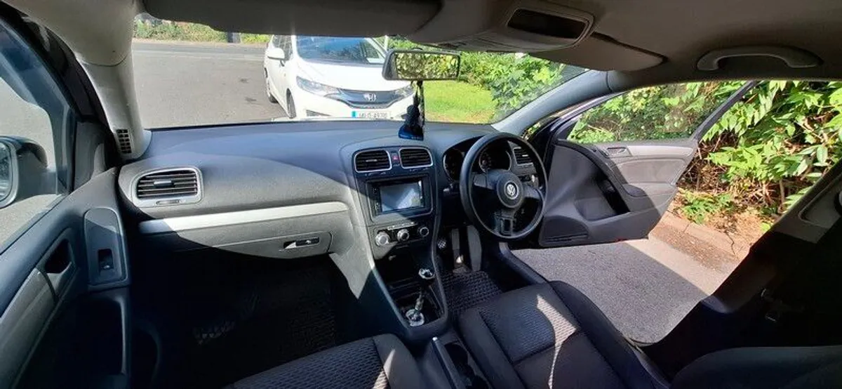 2009 Volkswagen Golf - Image 4
