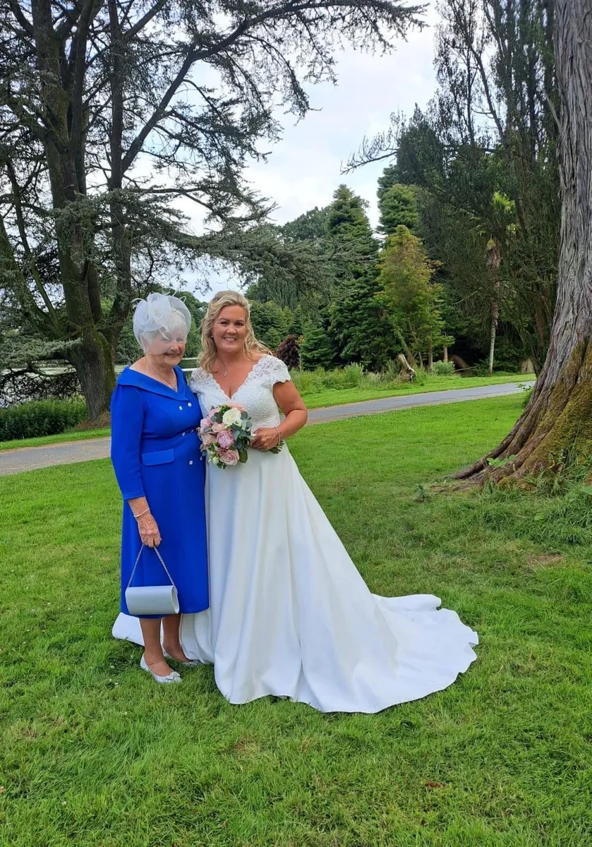 Wedding dress - Image 1