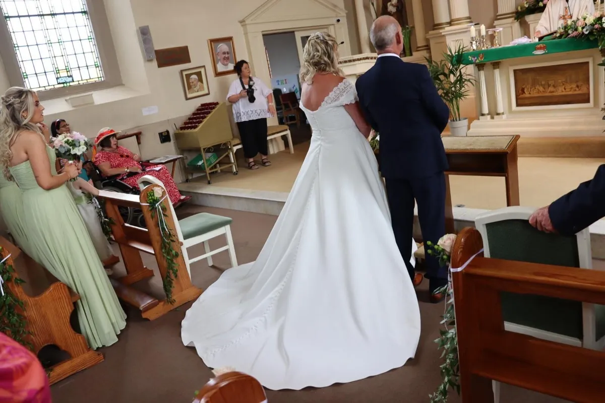Wedding dress - Image 2
