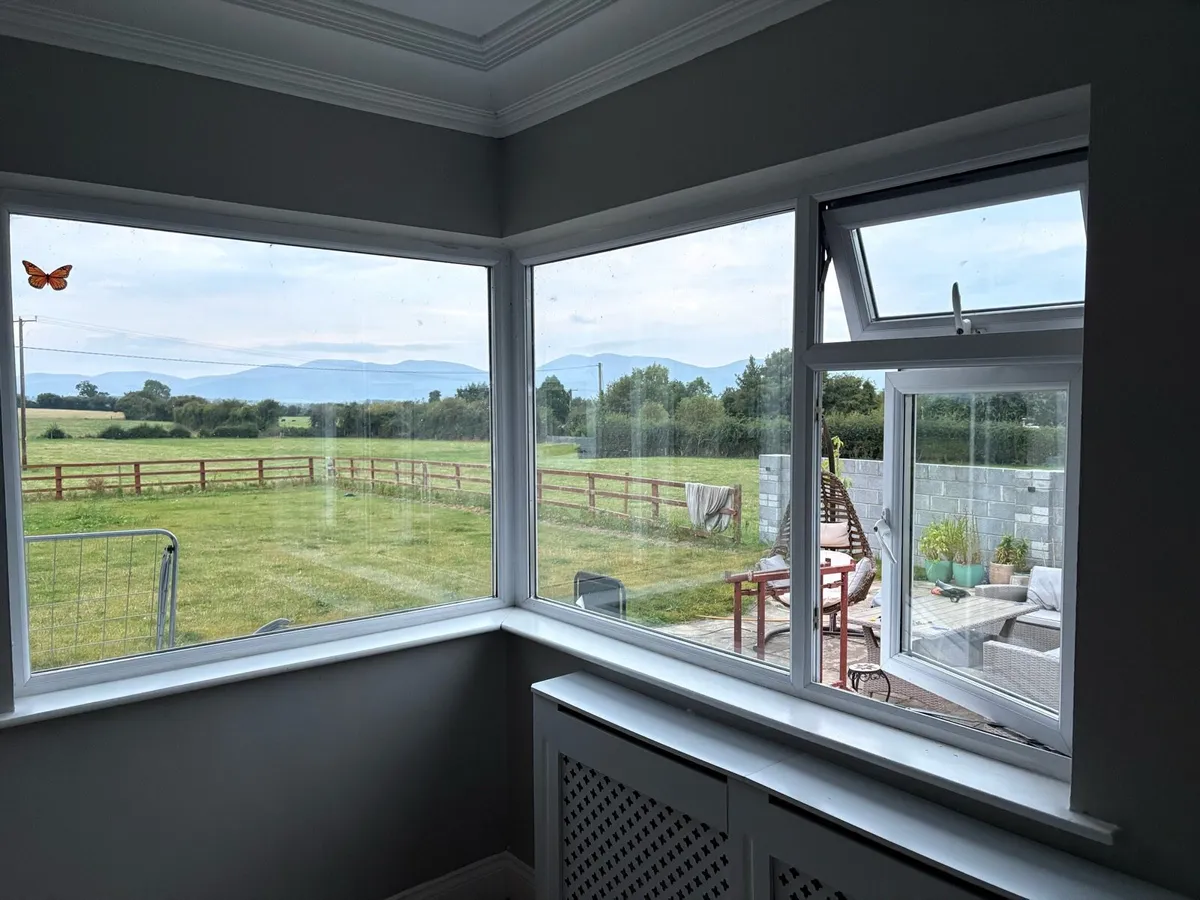 Corner window - Image 1