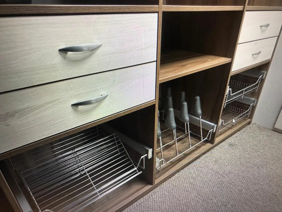 Walk in wardrobe - Image 2