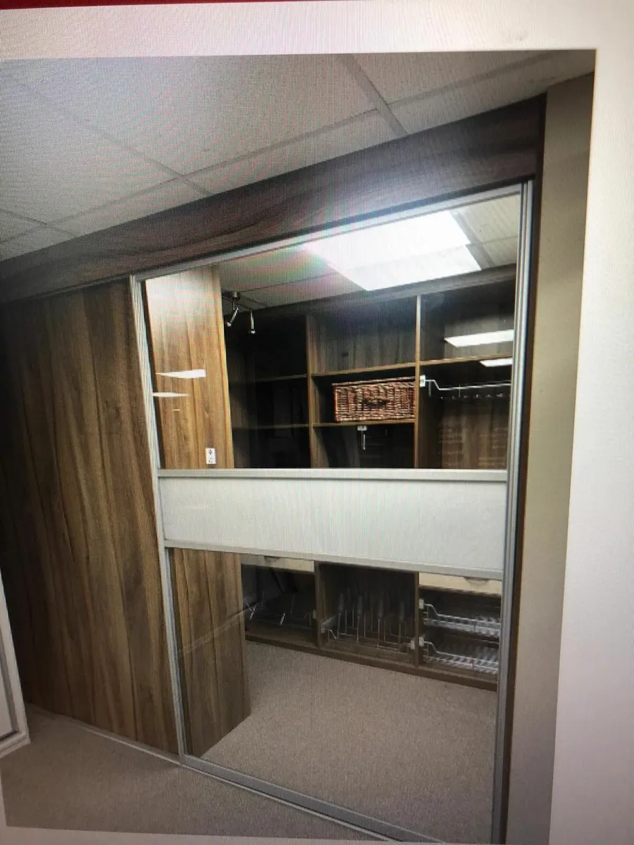 Walk in wardrobe - Image 3