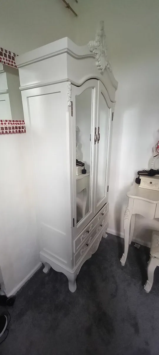 White wardrobe - Image 2