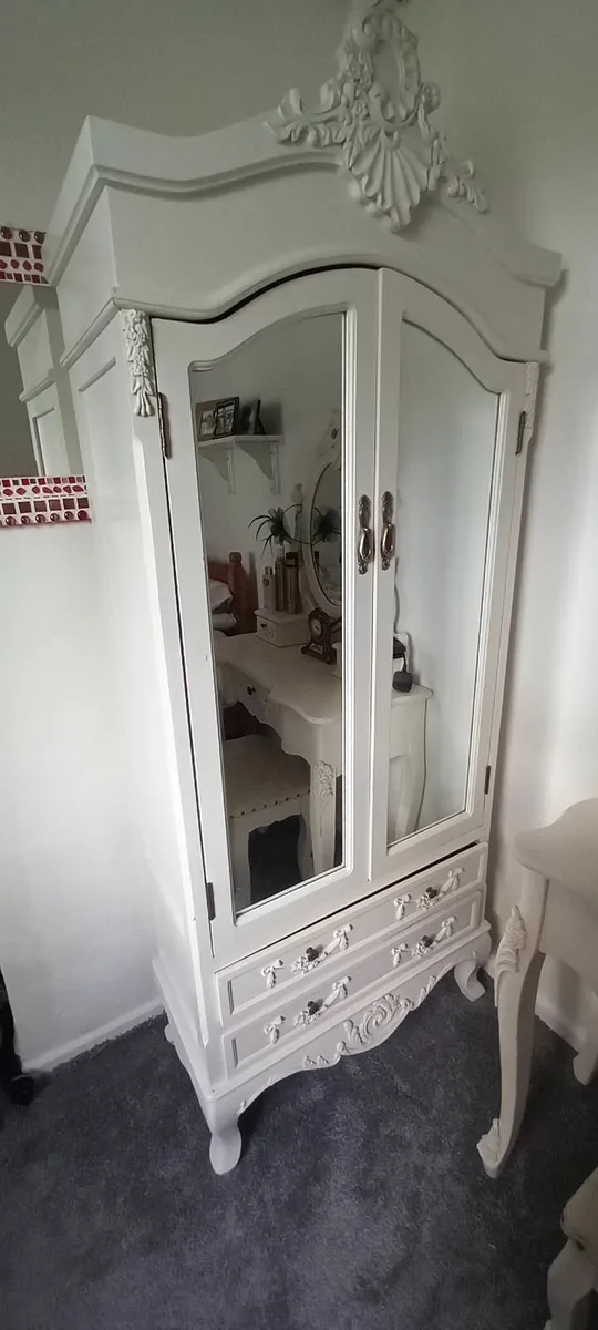 White wardrobe - Image 3
