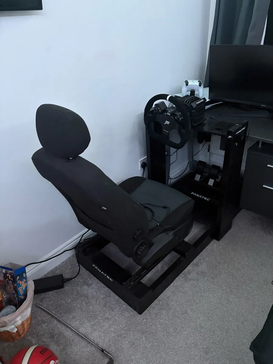 Racing simulator and PS VR 2 - Image 1