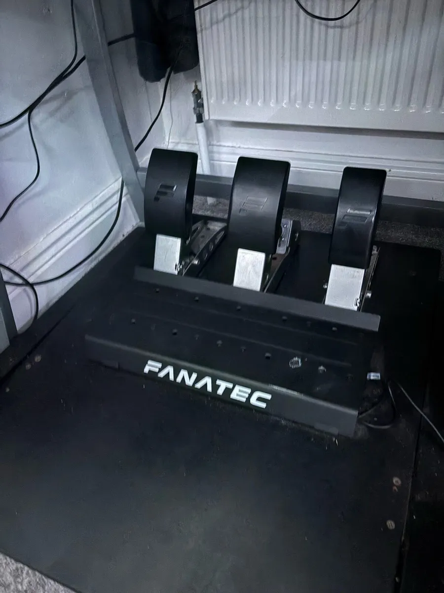 Racing simulator and PS VR 2 - Image 4