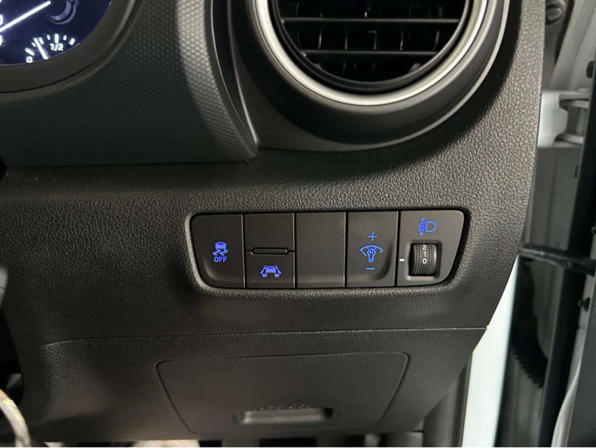Hyundai KONA KONA EXECUTIVE 5DR - Image 3