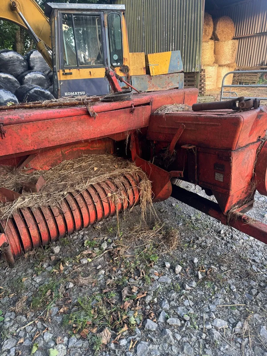 Bamford square baler. - Image 4