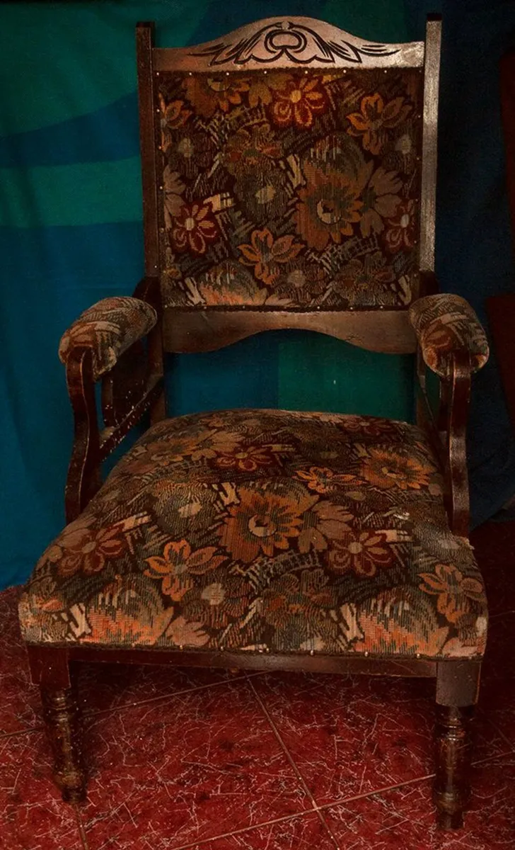 chaise lounge and two chairs - Image 3