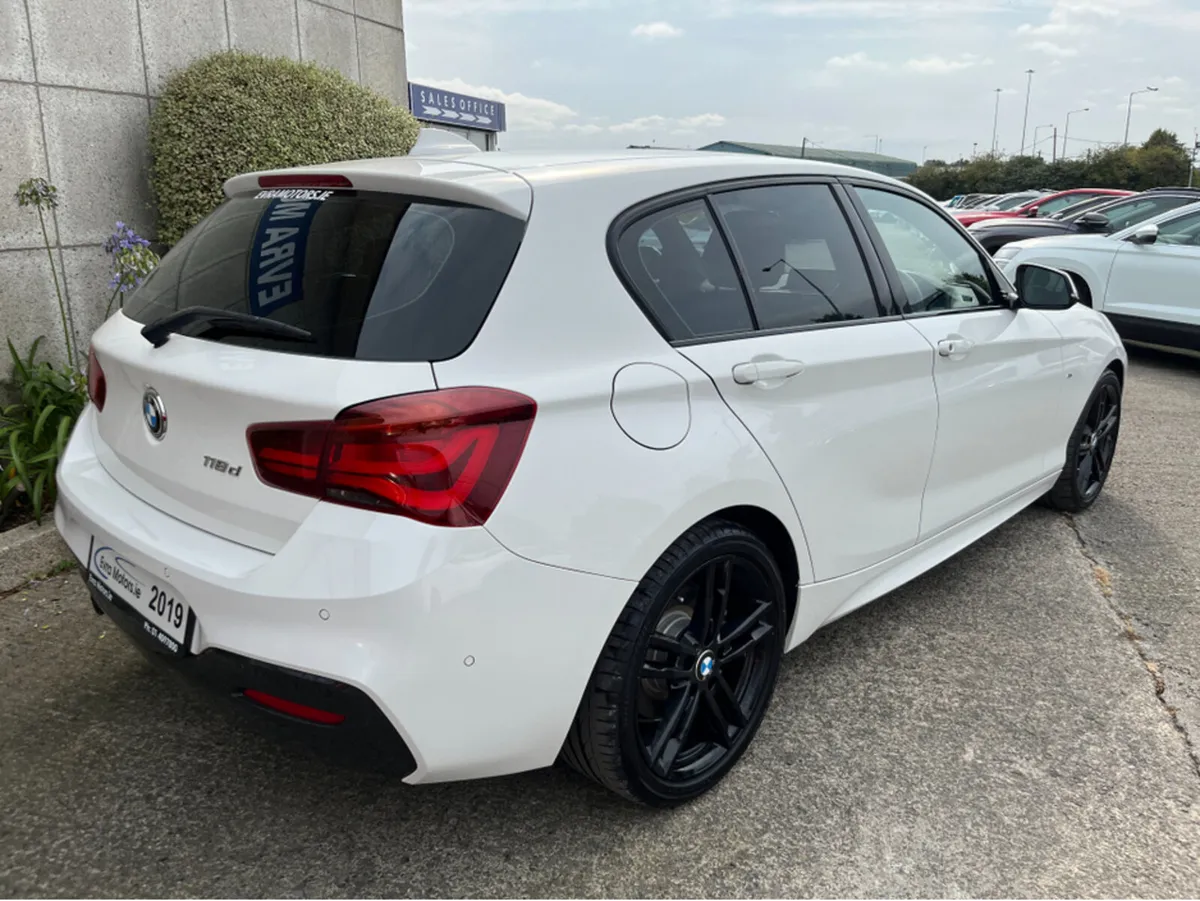 BMW 1-Series M-SPORT SHADOWLINE AUTOMATIC 2.0 DIES - Image 4