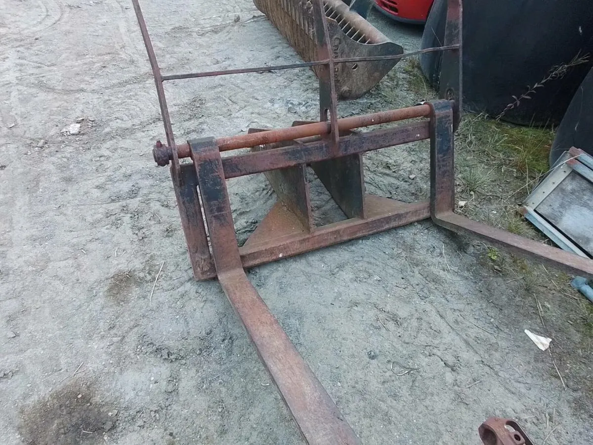 Pallet forks to suit 100 120 130 65mm pins - Image 2