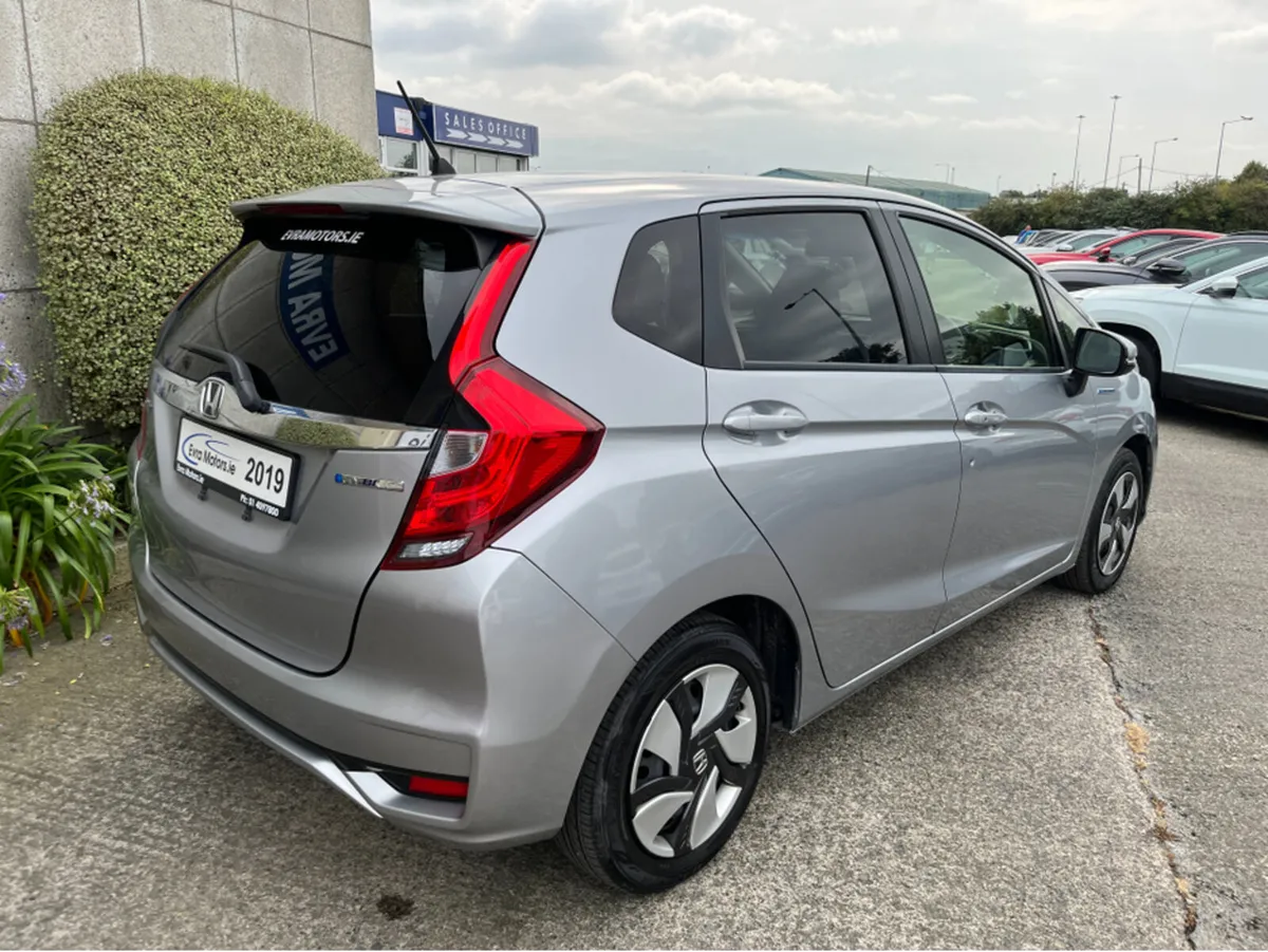 Honda Fit HYBRID AUTOMATIC 1.5 PETROL //ADAPTIVE C - Image 4