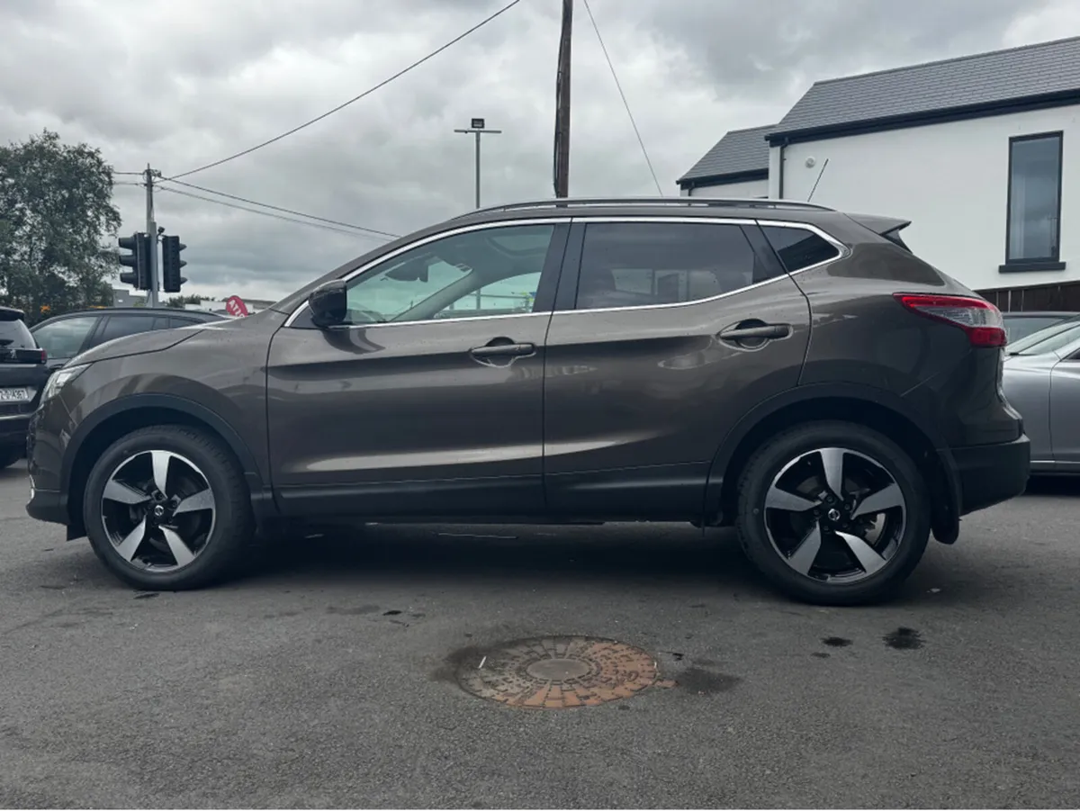 Nissan Qashqai 1.2 SV PREMIUM '17 4DR - Image 4