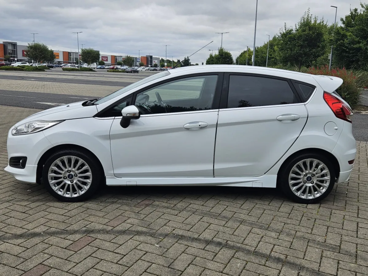 Ford Fiesta 1.0 PETROL AUTOMATIC ST LINE  * HIGH S - Image 4