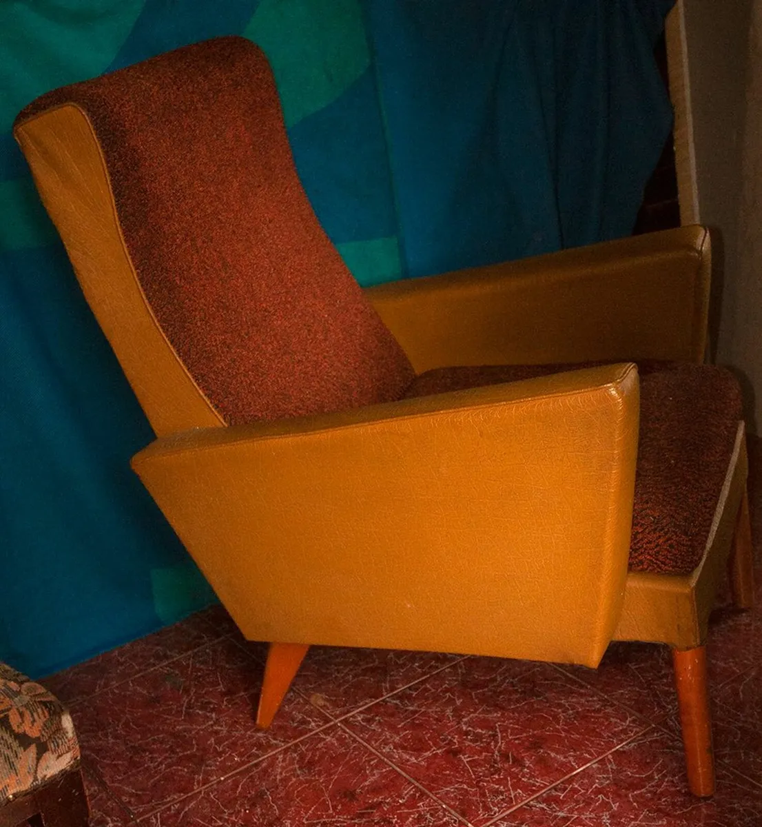 couch and two chairs - Image 3