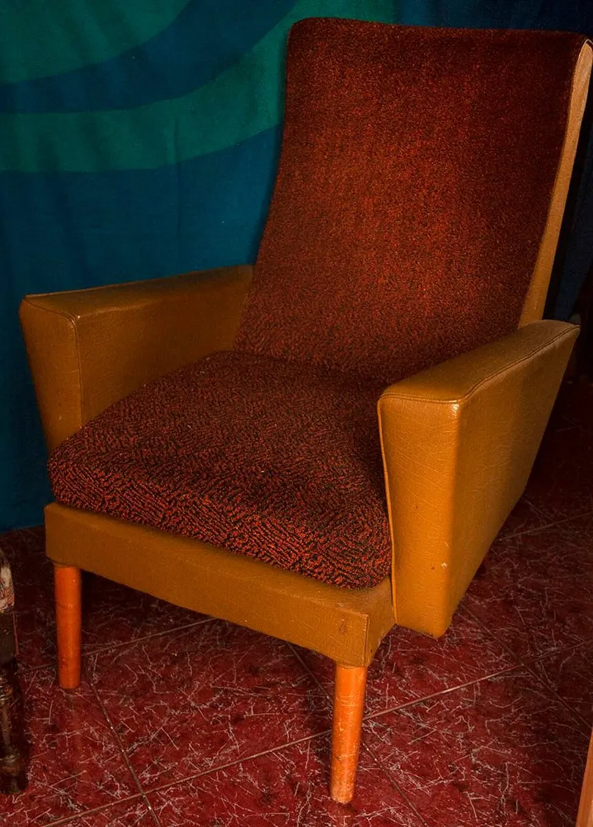 couch and two chairs - Image 1