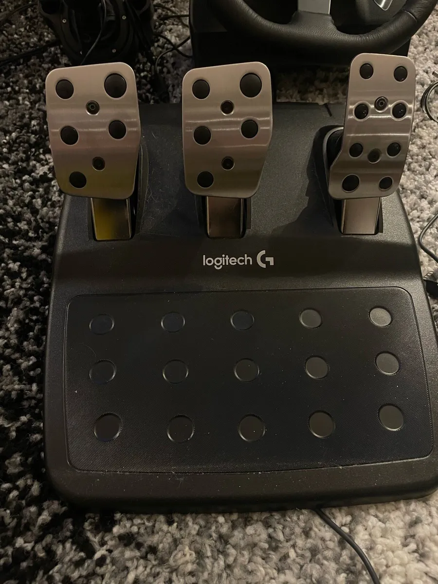 Logitech G920 Racing wheel and stand - Image 2