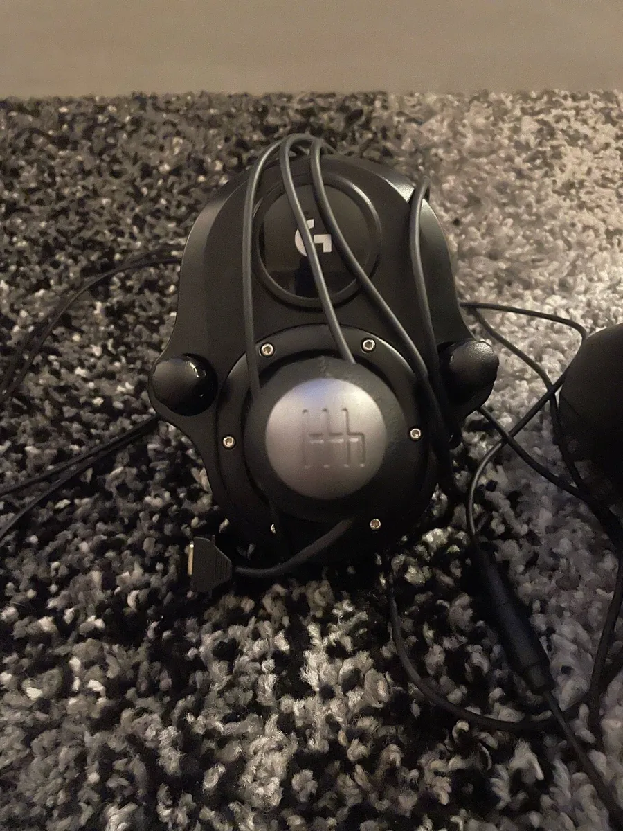 Logitech G920 Racing wheel and stand - Image 3