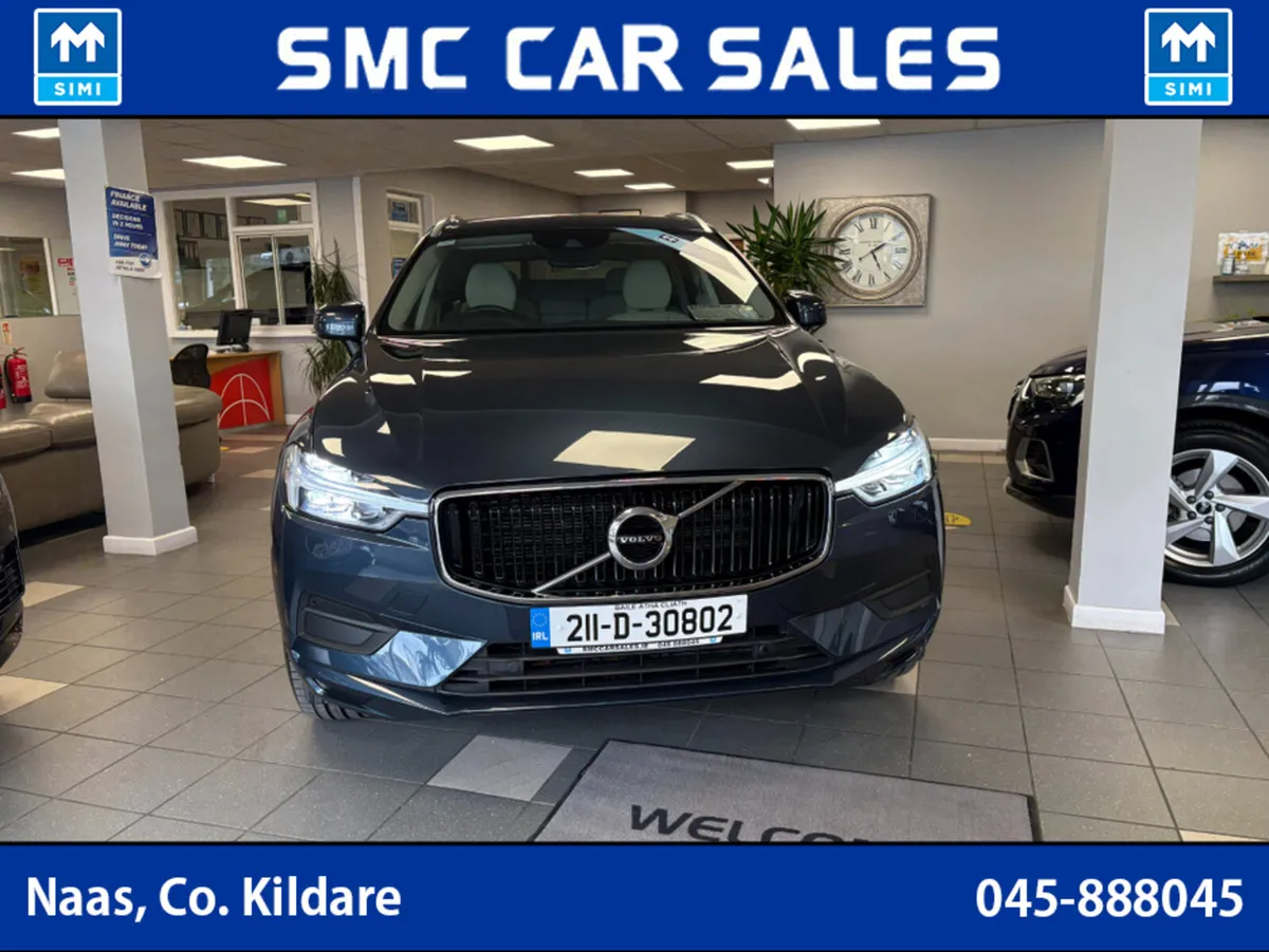 Volvo XC60 B4 MOMENTUM 5DR AUTO - Image 3