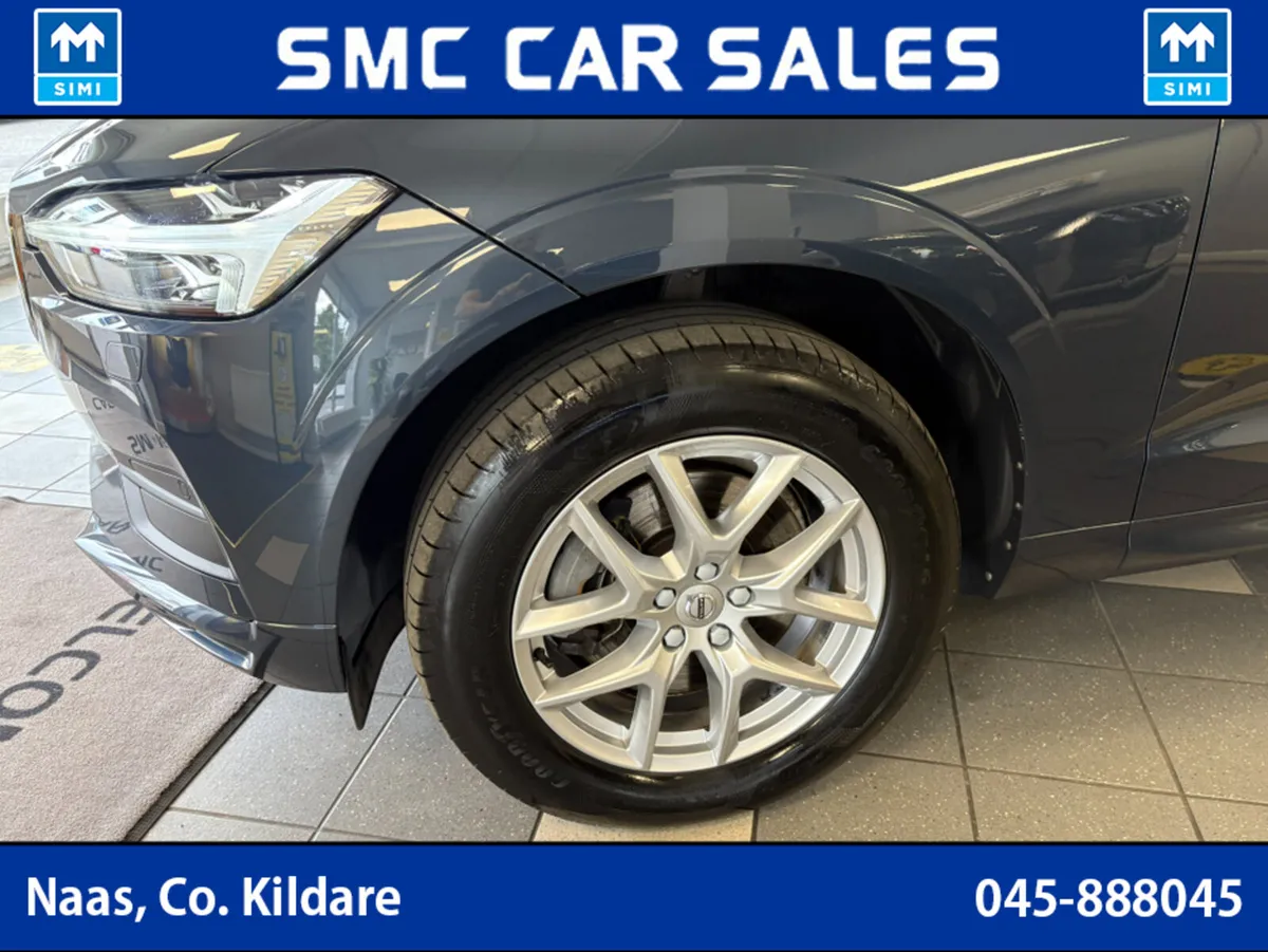 Volvo XC60 B4 MOMENTUM 5DR AUTO - Image 4