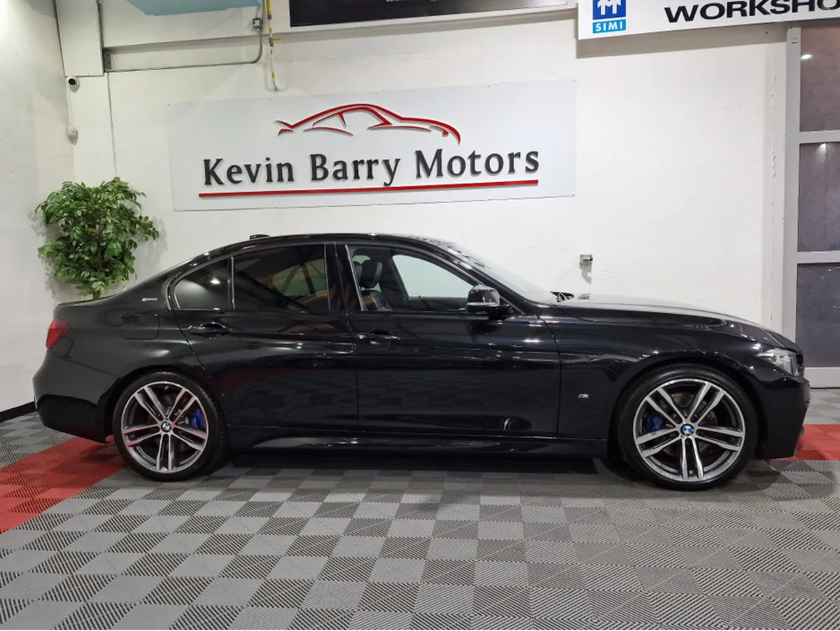 BMW 3-Series 330E M SPORT SHADOW EDITION AUTOMATIC - Image 4