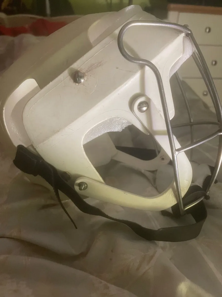 White old style hurling helmet - Image 2