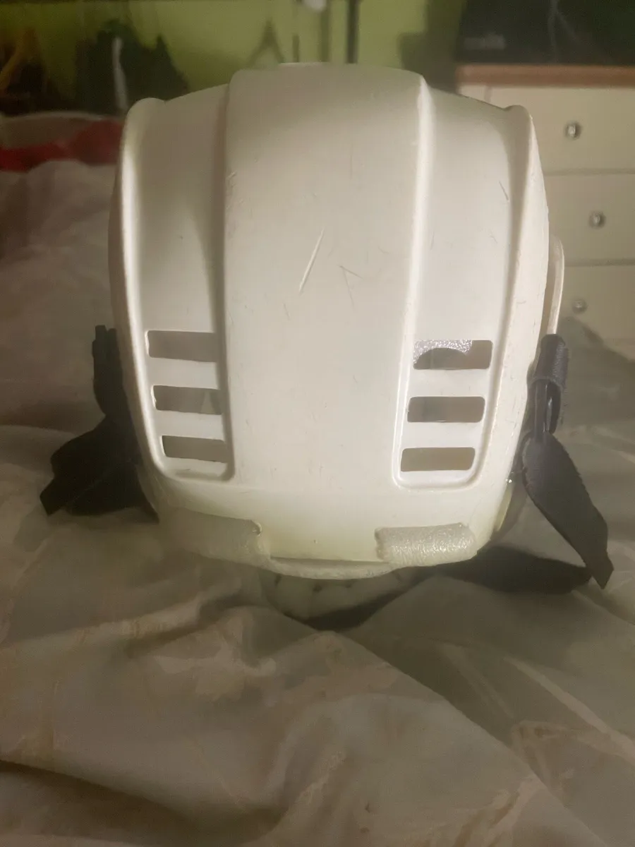 White old style hurling helmet - Image 3