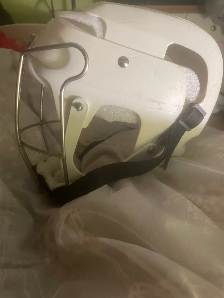 White old style hurling helmet - Image 4