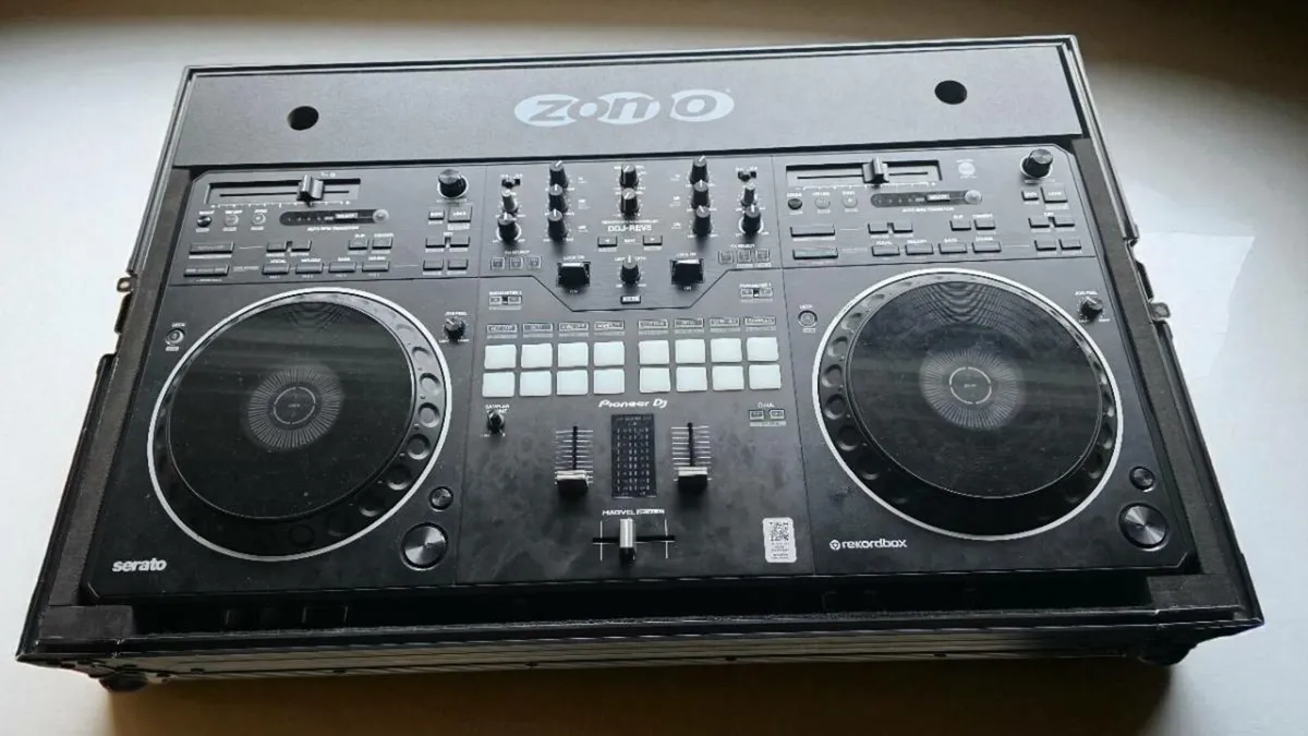 Pioneer DDJ-Rev5 (still in warranty) - Image 2
