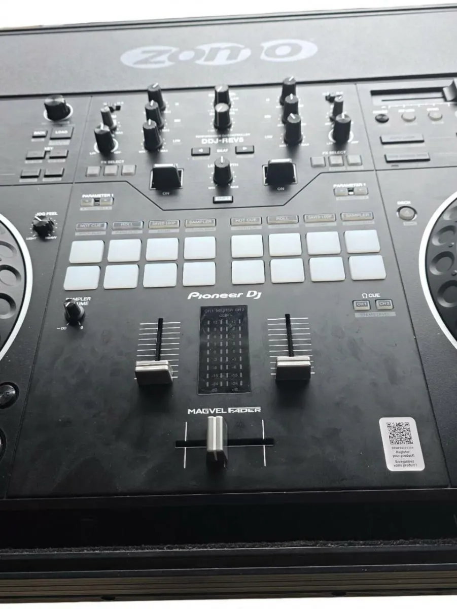 Pioneer DDJ-Rev5 (still in warranty) - Image 4