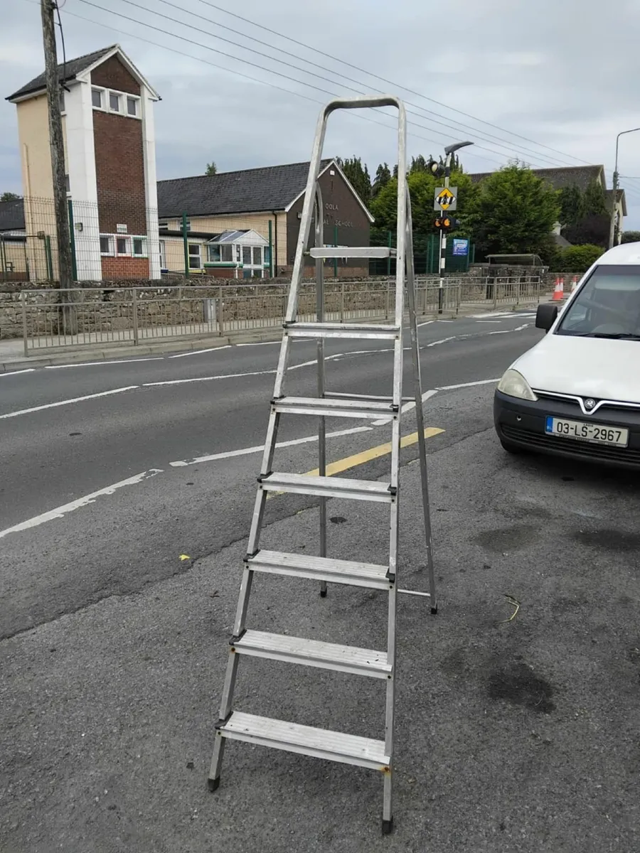 Step ladder 7 foot long price too sell - Image 2