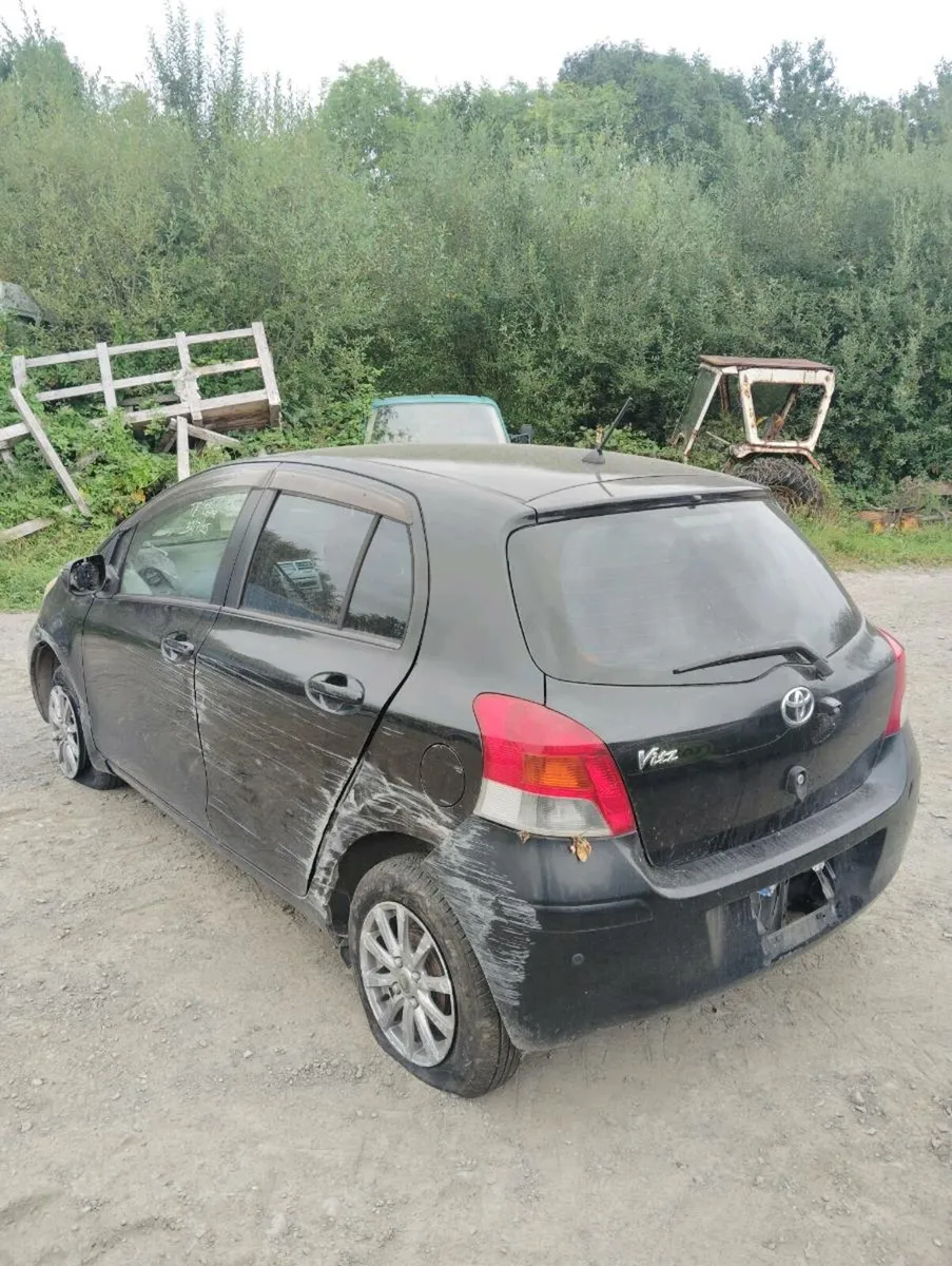 Breaking Toyota vitz 2010 automatic - Image 2