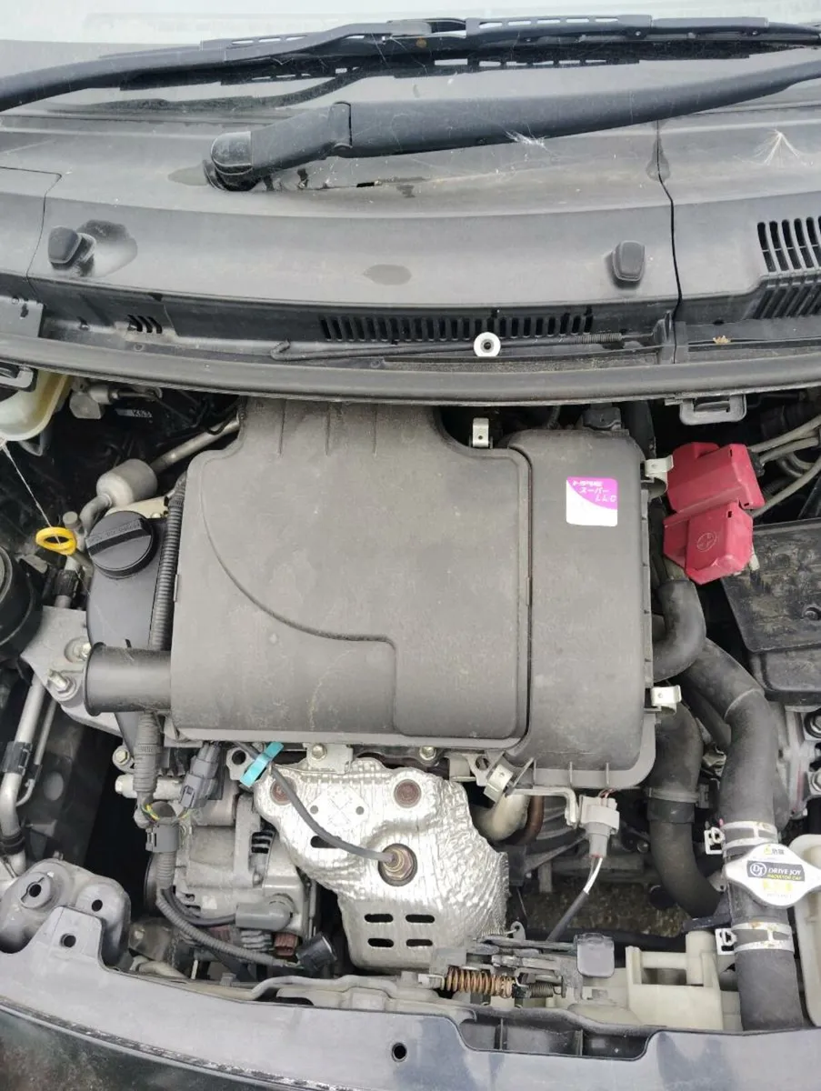 Breaking Toyota vitz 2010 automatic - Image 3