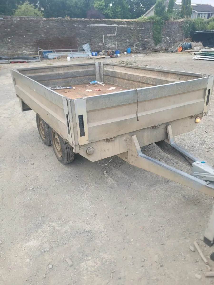 Trailer - Image 1
