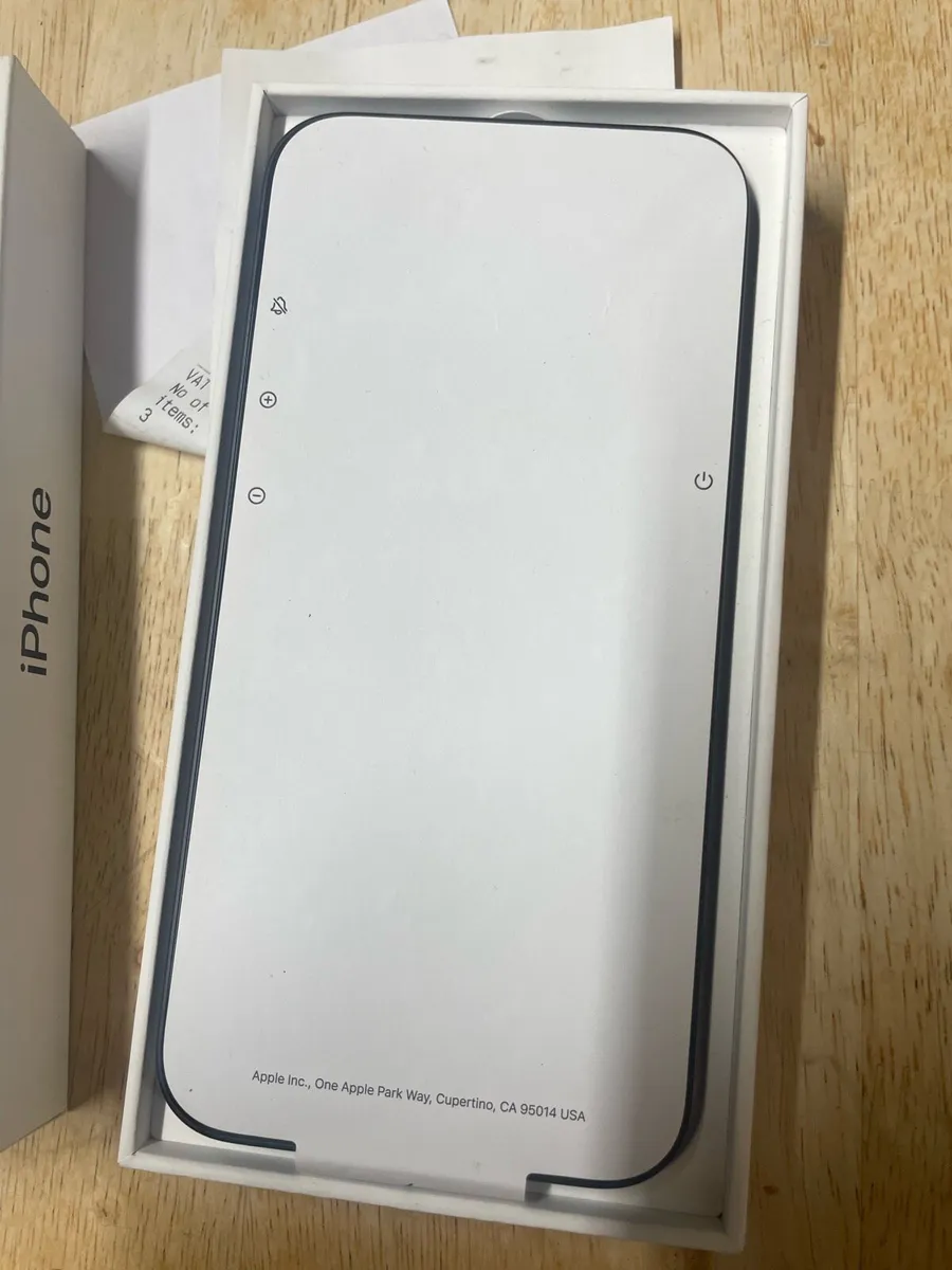 iPhone 16e - Image 2