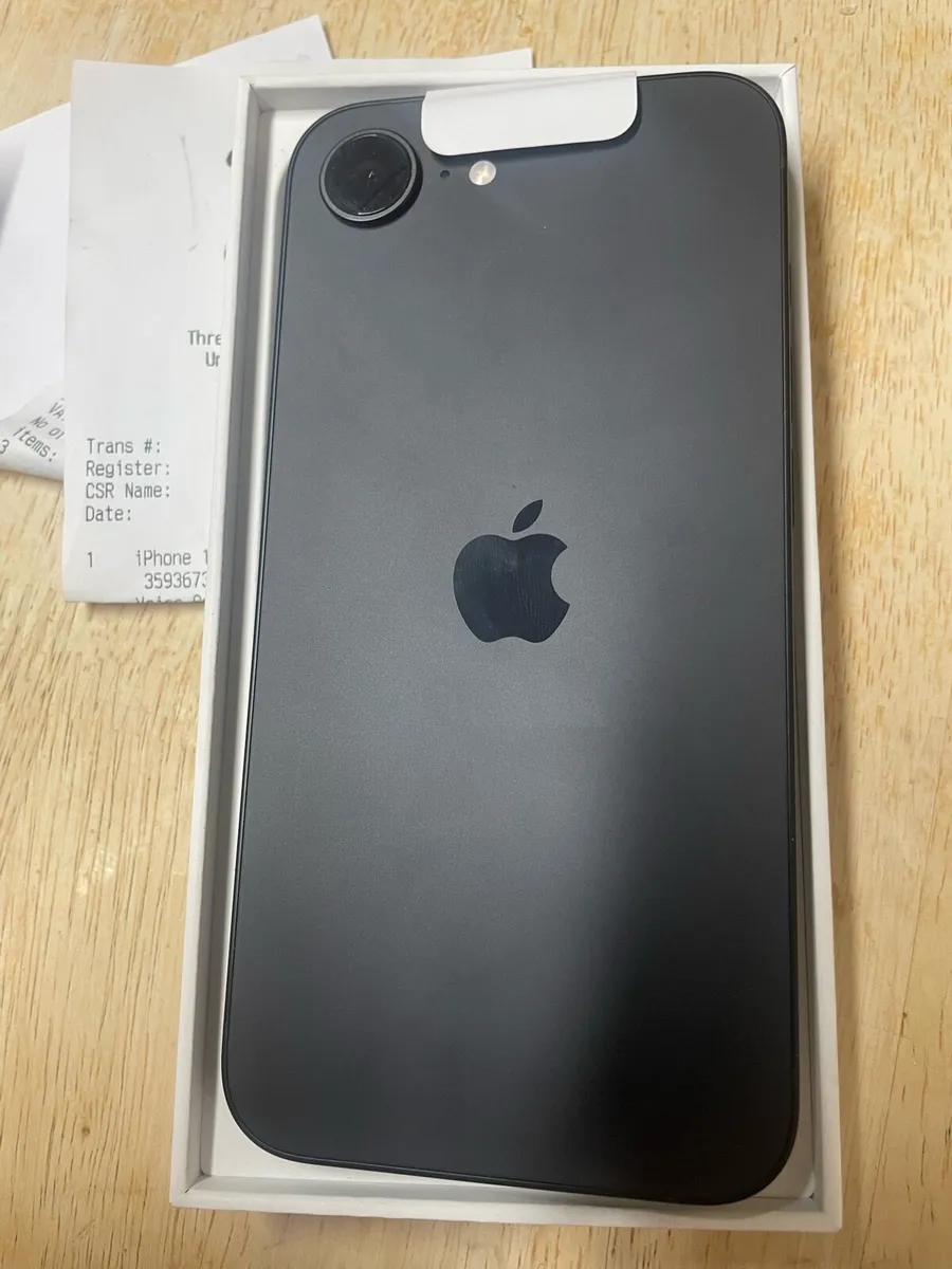 iPhone 16e - Image 3