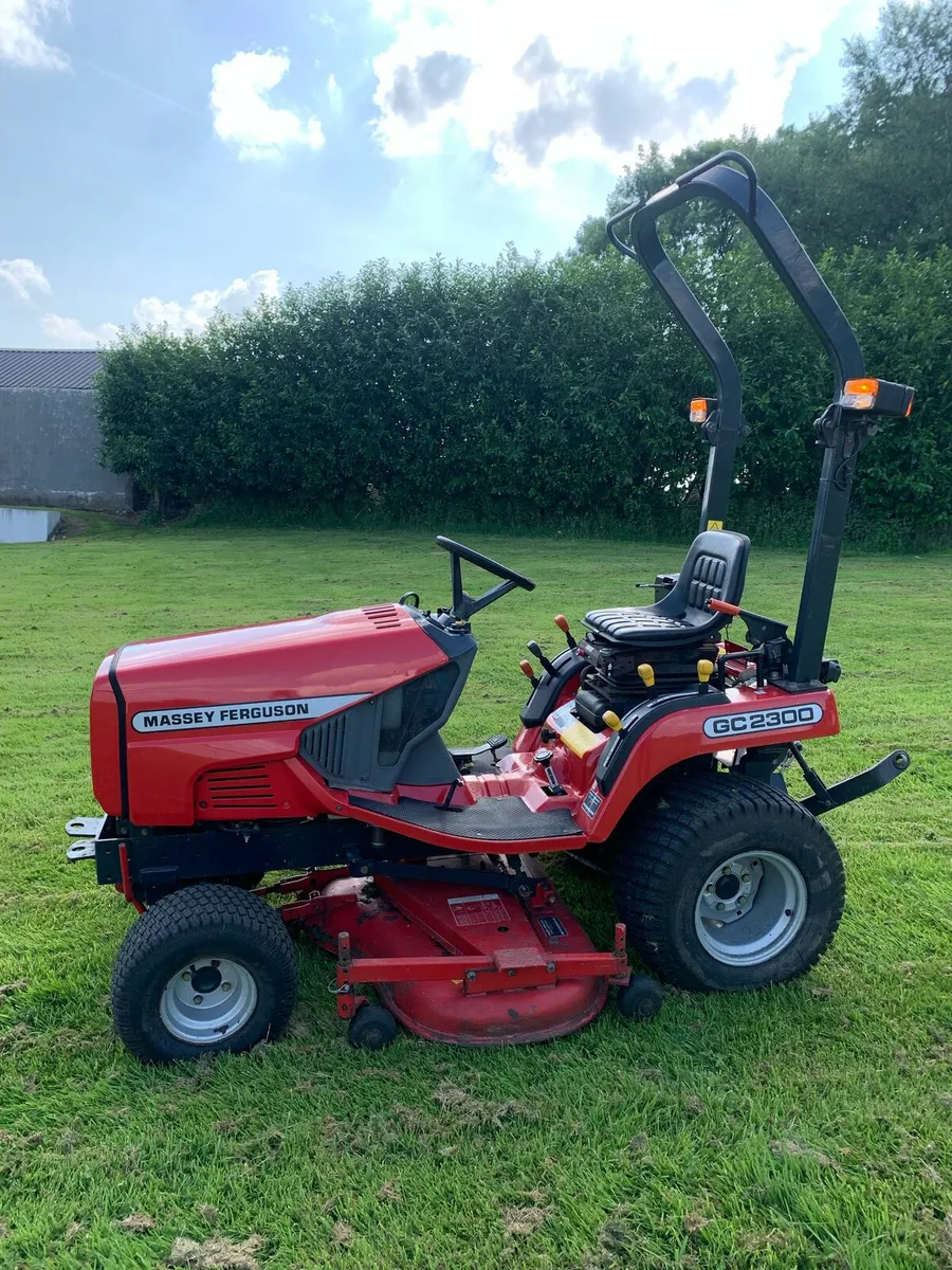 Massey Ferguson lawn tractor - Image 1