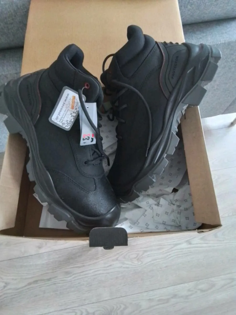 Safety work boots size 10.5 - Image 1