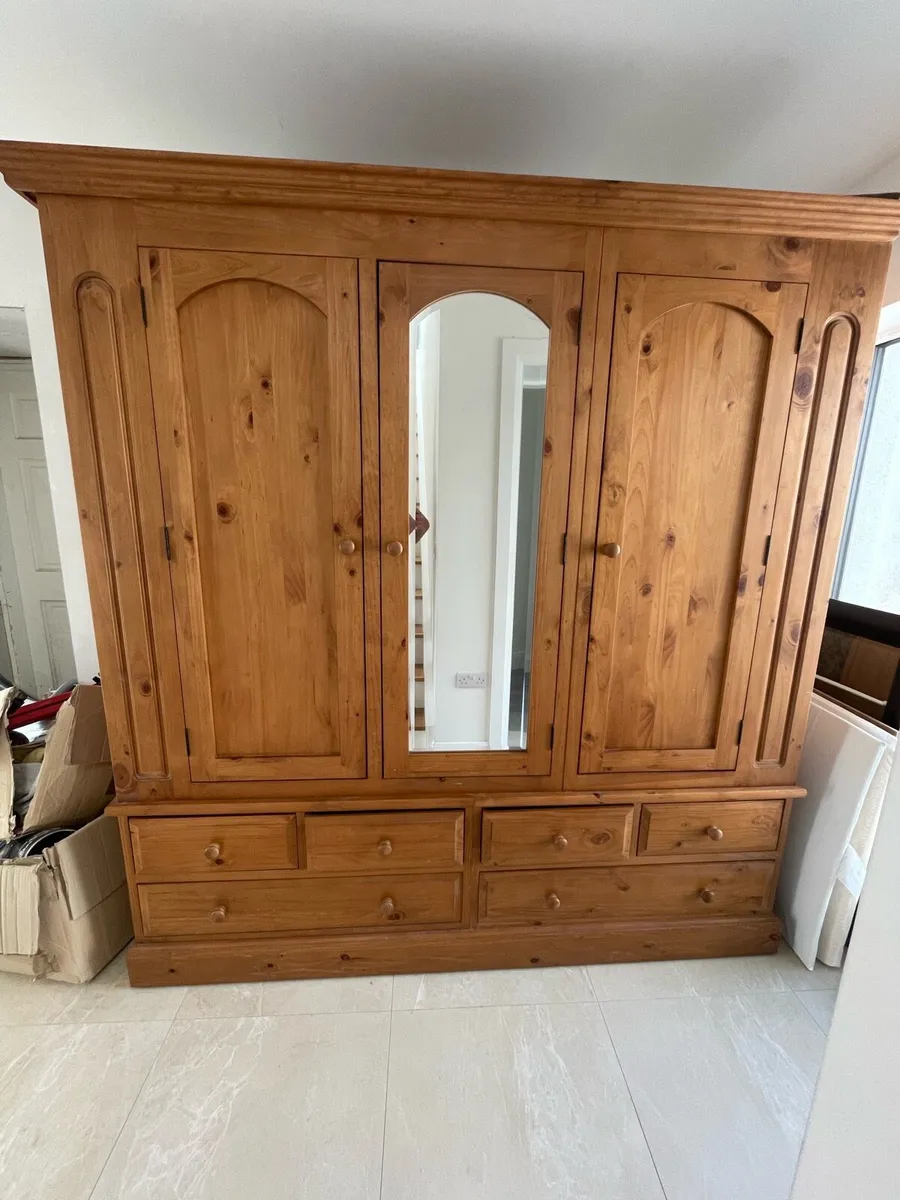 Wardrobe - Image 3